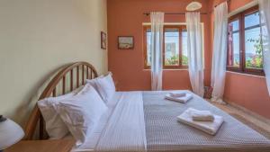 Bougainvillea central Seaview Home in Milos