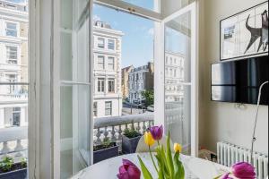 Bright 2-bedroom in the heart of Barons Court W14