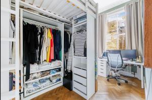 Bright 2-bedroom in the heart of Barons Court W14