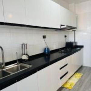 supreme executive fully furnished three bedroom apartment with breathtaking city views which features a swimming pool,fully fitted gym ,child play area and proximity to major shopping centers and restaurants