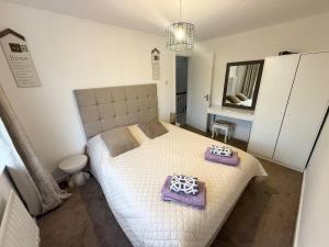 Near Tower Bridge 3 bedroom house with parking