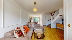 Near Tower Bridge 3 bedroom house with parking