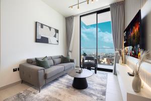 Modern 1BR in Binghatti gardenia - Marina view