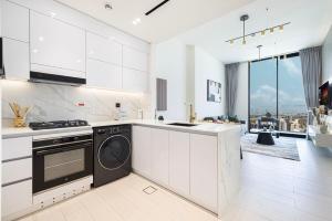 Modern 1BR in Binghatti gardenia - Marina view
