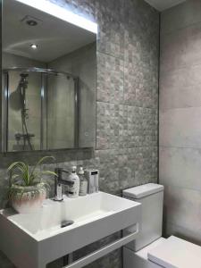 Edinburgh Castle Luxury Accommodation - Princes St