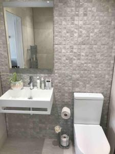 Edinburgh Castle Luxury Accommodation - Princes St