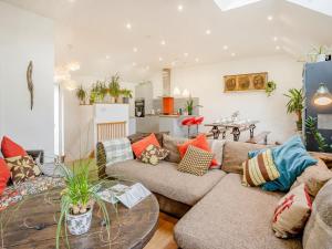 4 Bed in Cwmhiraeth 93546