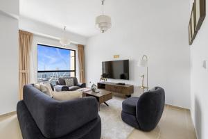 Fully Upgraded 2BR with Direct Beach Access