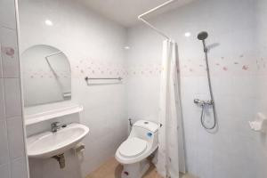 Budget Apartments Close to Beach & Cafes | AC