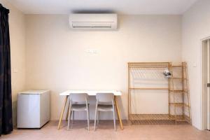 Beachside Budget Apartments | Great Location | AC