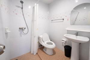 Simple Budget Apartments Walk to the Beach | Wi-Fi