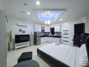 Signature Executive Studio Near Airport & Downtown