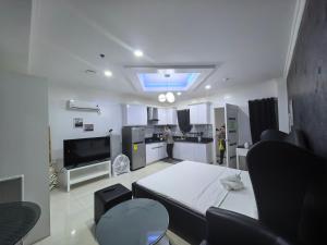 Signature Executive Studio Near Airport & Downtown