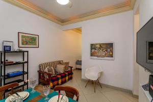 Copacabana: Praia, Conforto e Charme para 4