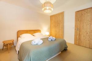 Alpine Panorama Spacious Mountain Retreat