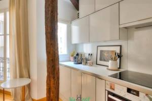 Louis Bonnet - CI - Parisian getaway in a beautiful apartment for 2