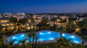 VACATION MARBELLA I The Sovereign Penthouse, Large Communal Pool, 24h Security, 5min to Puerto Banus