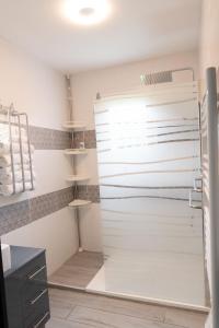 Suite romantique La Maison de Flora SPA intérieur, jardin et lit King size