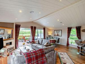 3 Bed in Cavers 96267