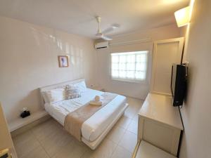 Astara by Fernando Gaitan