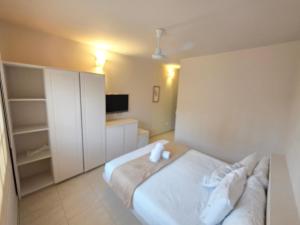 Astara by Fernando Gaitan