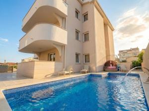 Grey Goose Apartments