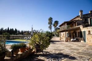 YourHouse Deulosal, apartment in rural house with pool