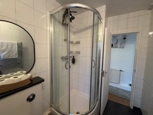 Chic 4-Bed apartment in London w balcony and walking distance to tube