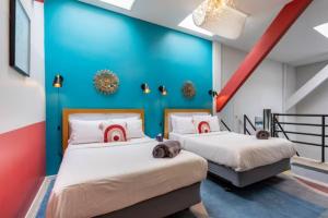Sleep 25 - Huge Downtown Vintage Lofts, Balcony & Gym