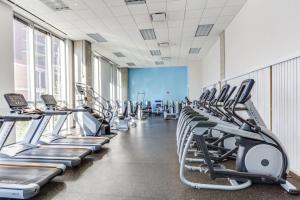 Downtown 9bd - Sleep 18 - (4 units, same floor)