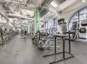Sleep 14 Downtown, Vintage 5bd-2ba Gym & Patio