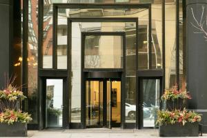 Downtown Penthouse 5bd VIEWS Parking, Gym, Pool