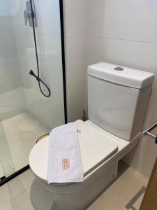 Apê a 450mt Praia da Vila - split, piscina com vista, BBQ e garagem coberta