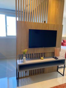 Apê a 450mt Praia da Vila - split, piscina com vista, BBQ e garagem coberta