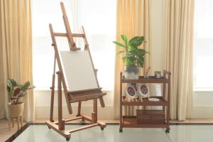 Haus of Timon Victorian Elegance near Olympia