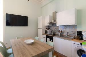 Trastevere four seasons Tiber View