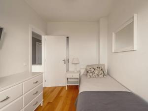 4-bedroom apartment with balcony and sea views