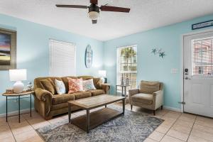 Gulf-Coast Townhome minutes walk to the Beach