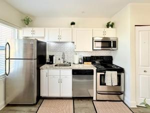 Urban Oasis with City Views and Dedicated Workspace