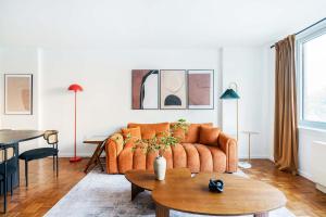 43-4D Newly furnished 2BR full service 24H Doorman laundry Gym