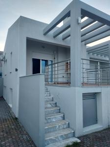 Comfortable house with sea and mountain views