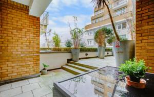 Hybrid Resi - London, Oyster Wharf near Clapham Junction station