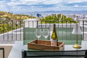 Stylish Modern Living with City and Mountain Views