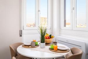 Luminoso Appartamento panoramico a 50m dalla Metropolitana