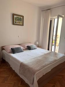 Apartments and rooms Iva