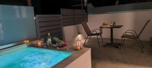 Cozy Apartment with Private Jacuzzi - Fiber Internet - Private Parking