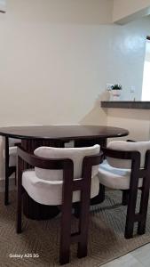 Midtown LakeView 2BR House with Heated pool, Netflix, 24Hr security & reception -Shawmut Nakuru