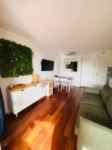 CAP ESTÉREL Famille Multisports- piscine chauffée-VTT-RANDONNÉES-PADLE- SUPERBE 2 pièces vue Mer EN REZ DE JARDIN - Parking -