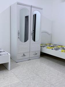 Mani Rental,Alain