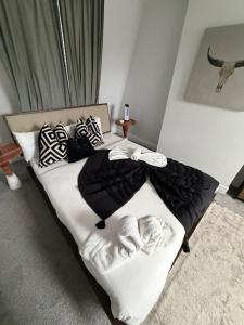 Modern Flat Close to Barons Court & Brook Green